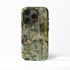 Puede incluir: Funda de teléfono con un diseño de collage en tonos verdes, beige y blanco. El diseño incluye imágenes de una rana, un gato y una mujer, junto con el texto: "I've been known to chase endless dreams..."