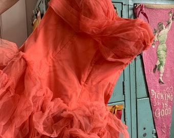 You’ll Need To Replace The Zipper On This Vintage Coral Beauty