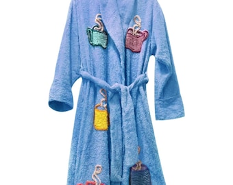 Albornoz azul cielo hecho a mano con bordado de taza de café de colores / Toalla de rizo suave para spa