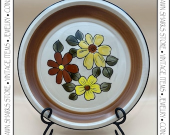 Vintage Fashion Manor “Daisy Vale” Stoneware Chop Plate | 1970s Retro Floral