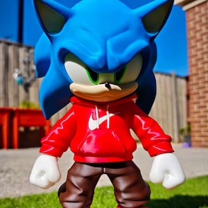 3D Printed Urban Sonic Figurine: Streetwear Hedgehog Statue
