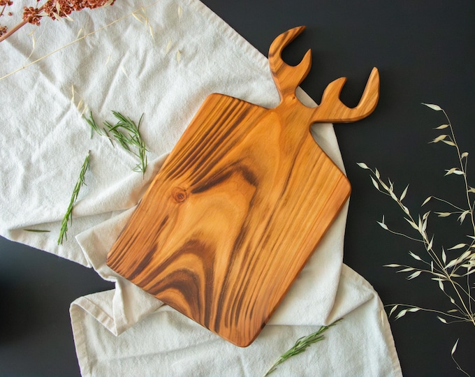 Christmas Themed Handmade Cherrywood Deer Handle Serving Board – Rustic Wooden Cheese & Charcuterie Board