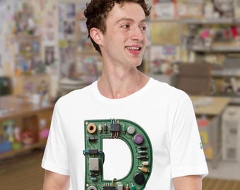 T-shirt con iniziale PCB D – Regalo ideale per ingegneri, esperti di elettronica e maker.