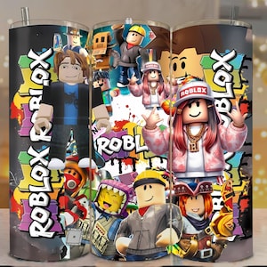 Puede incluir: Un vaso de acero inoxidable con un diseño colorido que presenta personajes de Roblox y el logotipo de Roblox. El diseño incluye varios personajes con diferentes atuendos y poses, sobre un fondo de estilo grafiti con la palabra "Roblox" en letras grandes.