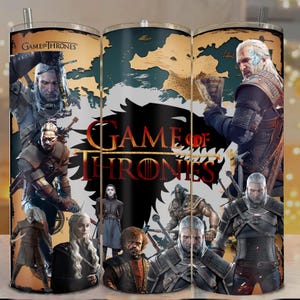 Peut inclure: Un gobelet en acier inoxydable avec des personnages et le logo de la série dramatique fantastique "Game of Thrones". Le design comprend une carte en arrière-plan et diverses illustrations de personnages. Le gobelet a une paille et un couvercle.