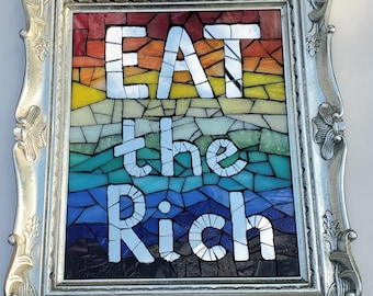 Mosaico de vidrieras "Come a los ricos"