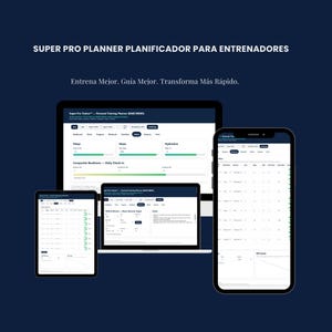 Könnte beinhalten: Ein digitaler Trainingsplaner auf einem Laptop, einem Tablet und einem Smartphone. Die Bildschirme zeigen die Super Pro Trainer-Oberfläche mit Daten-Dashboards, Kundenlisten und Trainingsprotokollen. Der Text lautet Super Pro Planner Planificador para Entrenadores.
