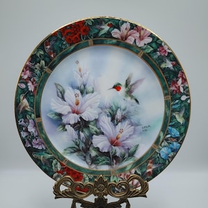 Lena Lui&#39;s limitierter Sammelteller &quot;&quot;The Rubin-behangener Kolibri&quot;&quot;.&quot;