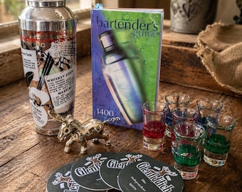 Juego de bar vintage, kit de coctelera, kit de inicio de bar casero retro, regalo para principiantes, Glenfiddich, posavasos, vasos de chupito, sacacorchos