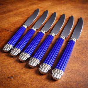 Juego de cuchillos con mango azul cobalto – Cuchillos de mesa retro modernos – Juego de 6 cubiertos de acero inoxidable – Comedor estilo mediados de siglo
