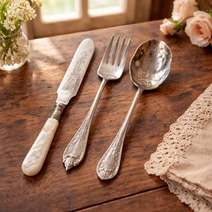 Vintage Silverplate Trio de service Sheffield EPNS Couteau Oneida Reliance Assiette Cuillère Fourchette Floral Rose Motif Dessert Ustensiles de service