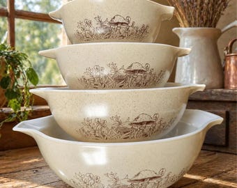 Set di ciotole impilabili vintage Pyrex Forest Fancies – Completo 441 442 443 444 Ciotole Cenerentola – Pyrex Fungo – Cucina Cottagecore
