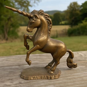 Estatueta de unicórnio vintage de latão: decoração de criatura mítica boho