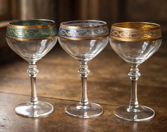 Vintage Coupé Glas 3er Set Mismatched Art Deco Cocktailgläser Goldrand irisierend Boho Style Barware Hochzeit Toast Gläser