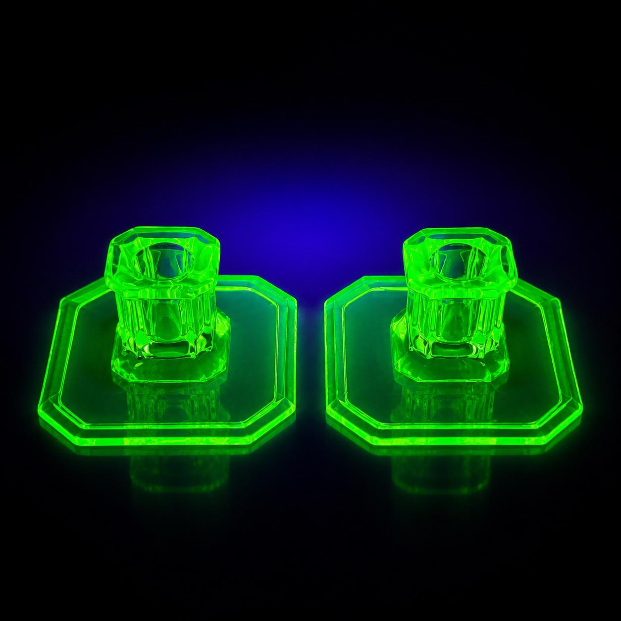 Uranium glass chandelier - Etsy 日本