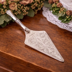 Vintage Wedding Cake Server Made in England Silver Plate Dessert Server Floral Engraved Pie Server Tea Party Serveware