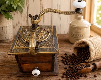 Antieke koffiemolen met handslinger gietijzeren hout jaren 1800 rustieke boerderij keukendecor in werking
