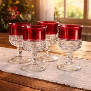 Vintage Rubin Blitz Becher 4er-Set, Kings Crown Fingerabdruck Glas, Mid Century Barware, Rotweingläser, Feiertagstischdekoration