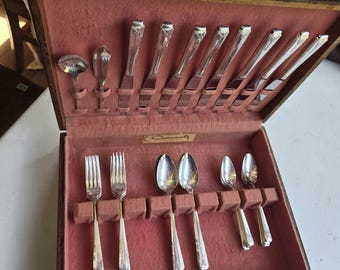 Vintage Oneida Community Milady Silverplate Flatware Set 34 Pieces with Original Anti Tarnish Chest Service for 8