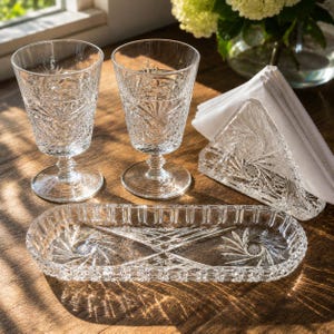 Vintage Pinwheel Kristallunterhaltsames Set - Weinkelche, Serviettenhalter & Tablett - Kuratierte Vintage Kristallsammlung