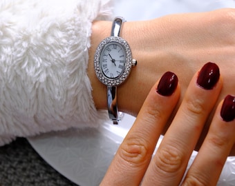 Colección de relojes de pulsera ovalados, con bisel de cristal o minimalista, con números romanos, ideal como regalo de cumpleaños para su novia.