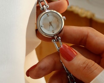 Women’s Silver Tone Stainless Steel Chain Bracelet Watch with Round Dial, Quartz Movement, Birthday Anniversary Jewelry Girlfriend Mom Gift