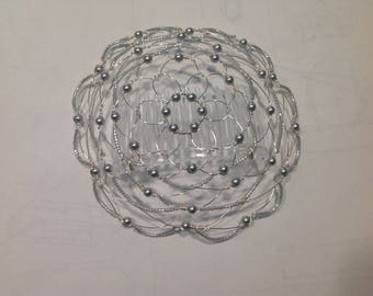 Woman's light grey pearl kippot
