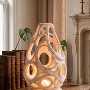 Gehaakt lampenkappatroon, moderne verlichting hoes pdf, boho home decor tutorial, sculpturale lantaarn haakpatroon, sfeerlichtontwerp