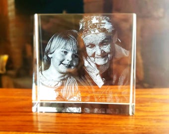 Kryształowa ramka na zdjęcia 3D z oświetleniem LED – personalizowane szkło grawerowane laserowo