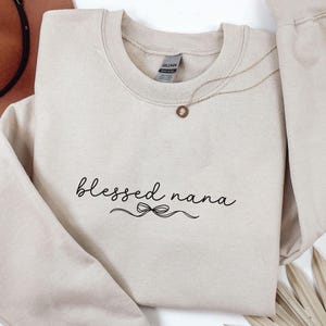 Gesegnete Oma Meemaw Sweatshirt, Nana Urlaub Rundhalsausschnitt, Werbung für Oma Shirt, Schwangerschaft offenbaren, Nana Pullover Weihnachtsgeschenk