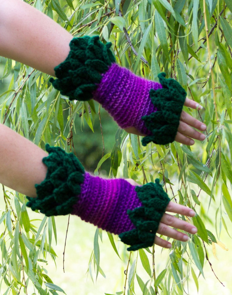 Leafy Fingerless Gloves Crochet, CUSTOM MADE, Crocodile Stitch Gloves, Cuffs, Arm Warmers, Festivalwear, Leaves Armwarmers, Festival Wear image 2