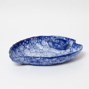 Jabonera de cerámica hecha a mano con esmalte jaspeado azul y blanco, jabonera moderna para el baño, ideal para decorar el lavabo o la encimera.