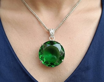 Handgemaakte ronde smaragd hanger | 115 kt groene edelsteenketting aan zilveren ketting | Kristallen sieraden hartchakra | Cadeau emotioneel genezend