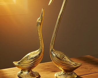 Handgemaakte messing zwaan beeldje paar vintage metalen sculptuur voor interieur, elegant standbeeld zwaan paar, housewarming cadeau, tortelduifjes decor