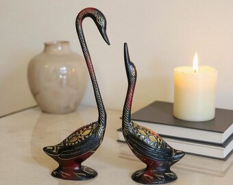 Elegantes figuras de cisnes de latón pintadas a mano (juego de 2), decoración vintage con estatuas de cisnes, elegante detalle para el hogar, regalo de boda.