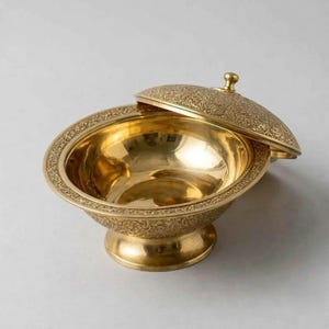 Brass Serving Bowl with Lid, Hand Embossed Indian Spice Container, Dry Fruit Candy Dish, Pedestal Bowl with Knob, Vintage Kitchen Decor