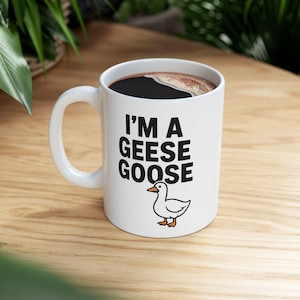 Whimsical Ceramic Coffee Mug - Funny Gift for Goose Lovers, Perfect for Birthdays, Mother&#39;s Day, or Home Decor