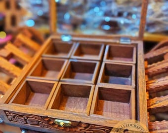Caja de especias de madera hecha a mano, almacenamiento rústico de hierbas de palisandro con 9 compartimentos espaciosos y una cuchara