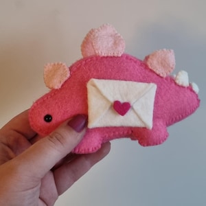 Dinosaurio de peluche de lana de fieltro de San Valentín de Valendino, mensaje secreto personalizado.