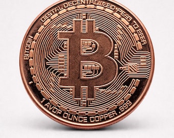 Könnte beinhalten: Kupferne Bitcoin-Münze mit detaillierten Leiterplattenmustern. Die Münze zeigt das Bitcoin-Symbol und die Aufschriften "DIGITAL DECENTRALIZED PEER TO PEER" und "1 AVDP OUNCE COPPER .999".