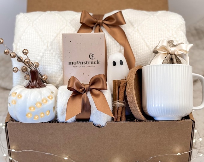 Halloween Boo Basket, Gift Box for Daughter, Fall Gift Box with Blanket, Cozy Autumn Gift Idea, Spooky Season Gift, Care Package for Her