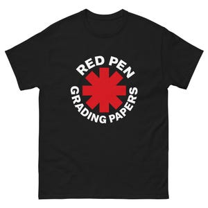 Red Pen Grading Papers Shirt | Lustiger Lehrer, der T-Shirt benotet | Englisch Lehrer Geschenk | Lehrer Humor Shirt | Rockband