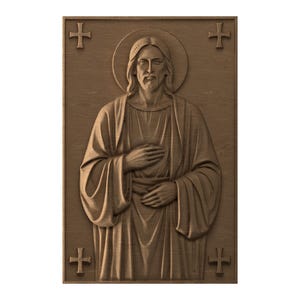 Puede incluir: Un relieve de madera de una figura religiosa, representada con un halo y sosteniendo una mano sobre el pecho. La figura lleva túnicas drapeadas. Cuatro cruces están talladas en las esquinas del marco rectangular.