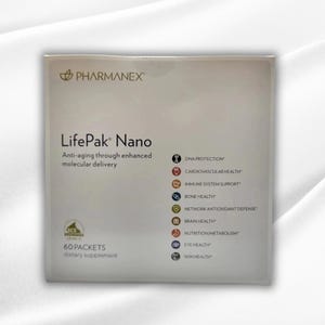 K&ouml;nnte beinhalten: Eine wei&szlig;e Schachtel mit LifePak Nano Nahrungserg&auml;nzungsmitteln. Die Schachtel tr&auml;gt den Markennamen "PHARMANEX" und Produktdetails, einschlie&szlig;lich "Anti-Aging durch verbesserte molekulare Abgabe". Es listet Vorteile wie DNA-Schutz und Immunsystemunterst&uuml;tzung auf. Enth&auml;lt 60 Packungen.
