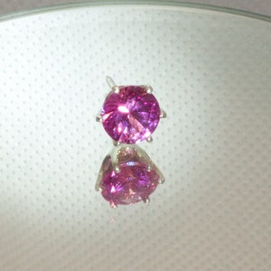 Dazzling pink sapphire tie tack