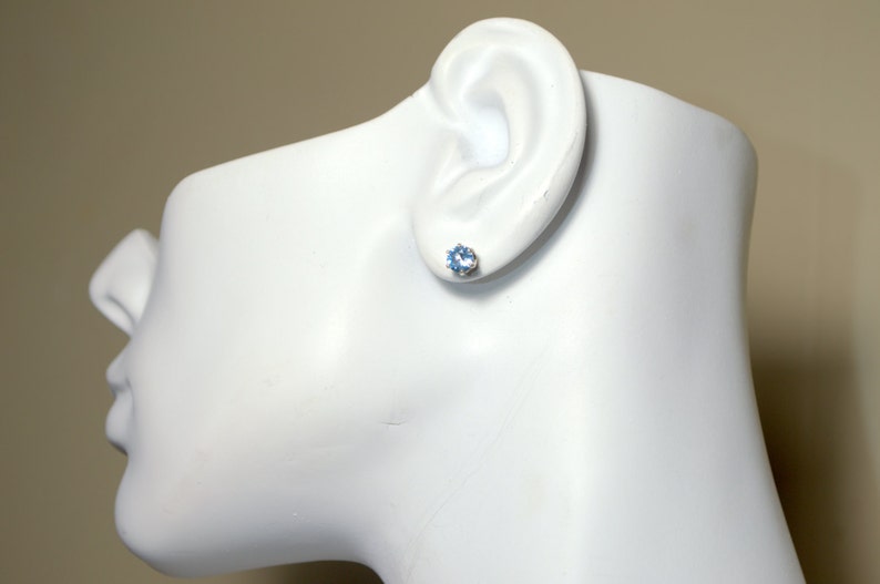 London blue topaz earrings in silver. image 2