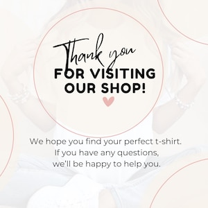 以下が含まれることがあります： 黒い文字で「Thank you FOR VISITING OUR SHOP！」と書かれた円形のグラフィック。小さなピンク色のハートが下にあります。追加のテキストは「完璧なTシャツが見つかることを願っています」と書かれています。