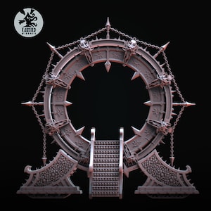 Puede incluir: Un modelo detallado, de color gris, de temática fantástica, de un portal o puerta. El diseño presenta un marco circular con púas, cadenas y adornos con forma de calavera. Un conjunto de escaleras conduce a la abertura del portal. El logotipo "Tainted Windmill" está en la esquina superior izquierda.