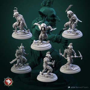 Peut inclure: Ensemble de figurines de gobelins miniatures grises, chacune posée de manière dynamique sur une base texturée. Les gobelins sont représentés avec diverses armes et armures, mettant en valeur un thème fantastique. Le logo White Werewolf Tavern est visible en bas à gauche.