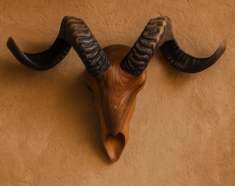 Decoración de pared de calavera de carnero con cuernos naturales - Escultura rústica de madera tallada